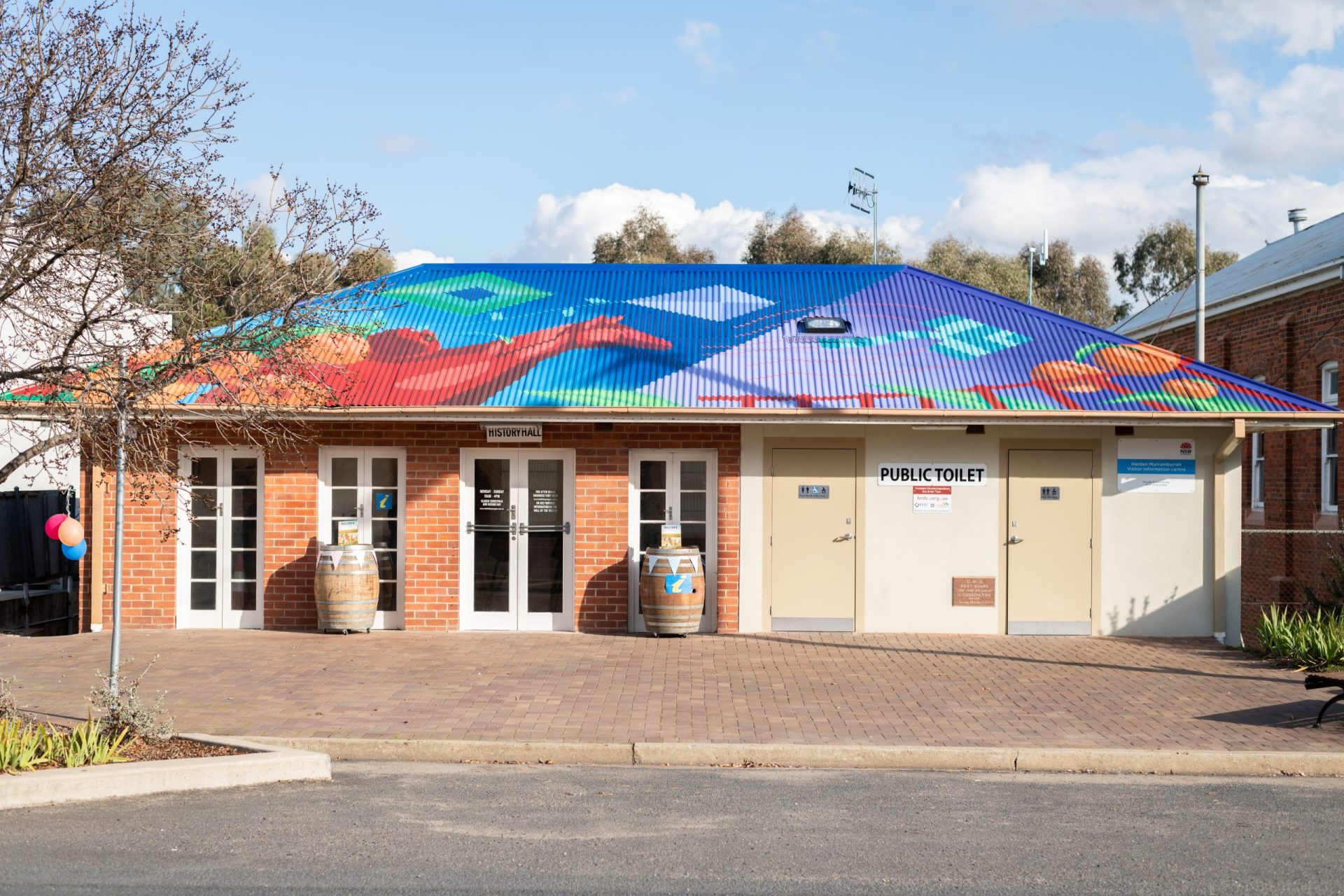 Spectacular roof mural for Harden Murrumburrah Visitor Information