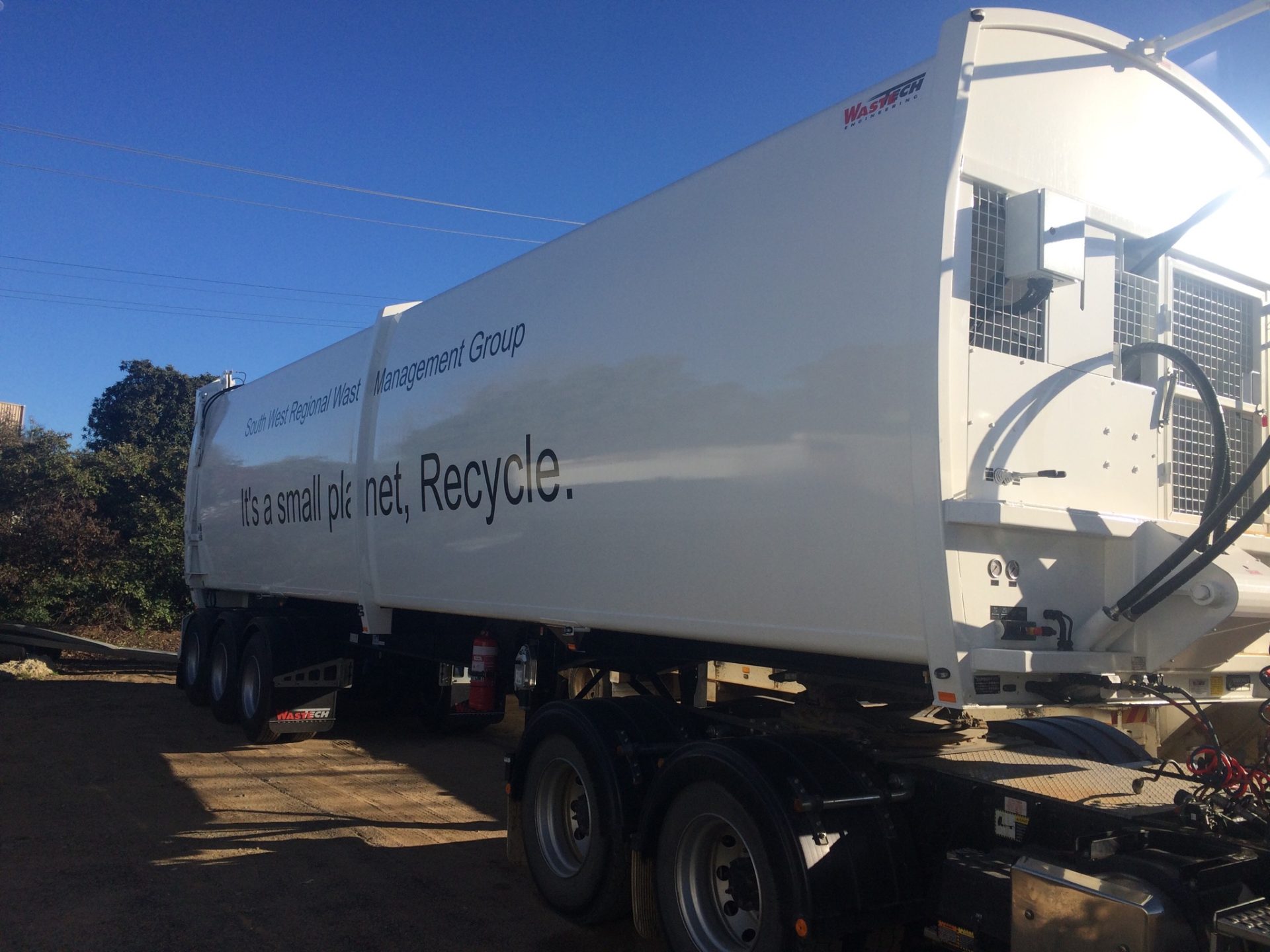 Hilltops Council takes delivery of new bulk waste trailer